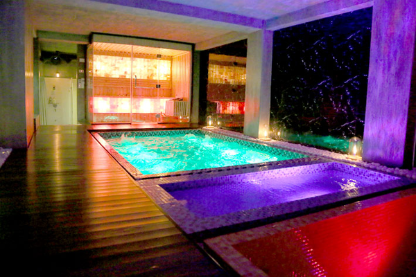 Massage pool là gì?