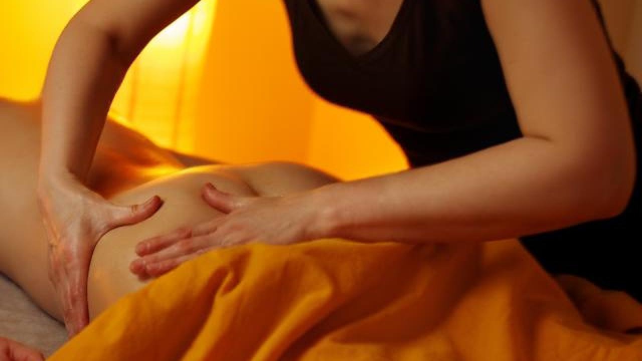 Quy trình dịch vụ massage mông chuẩn spa diễn ra như thế nào?