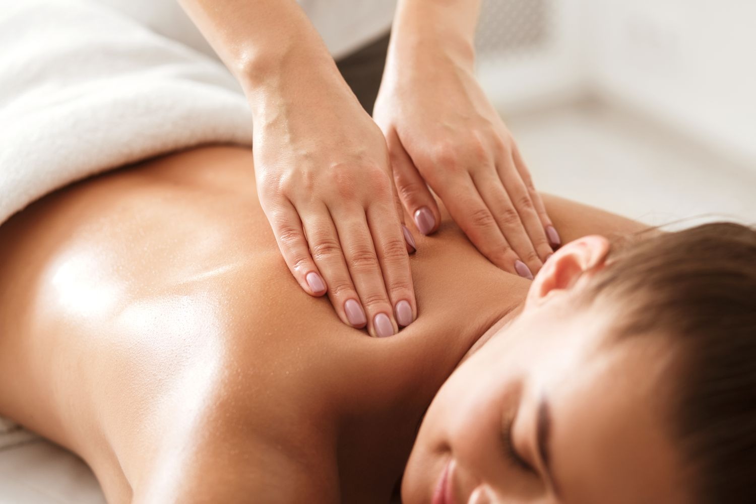 Cách lựa chọn địa điểm massage Phùng Hưng chất lượng và an toàn
